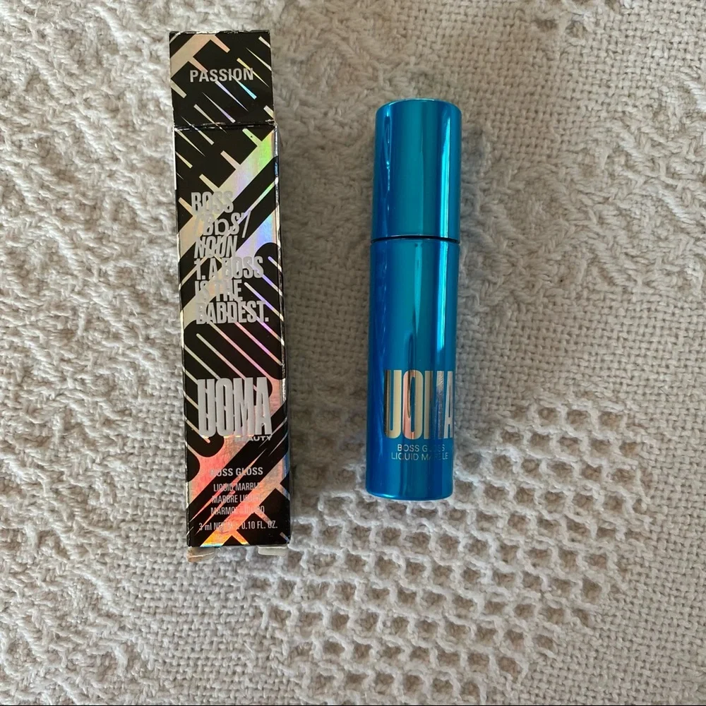 NEW UOMA Beauty Boss Gloss (PASSION)